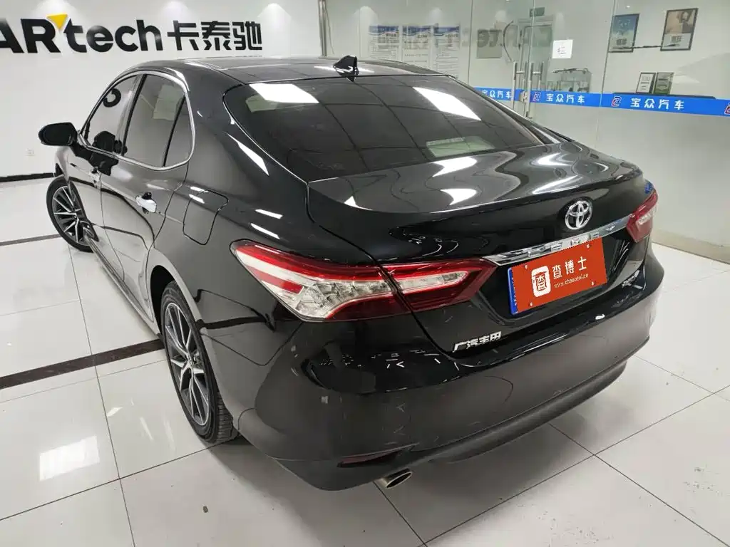 Toyota Camry 2022 — фото 4