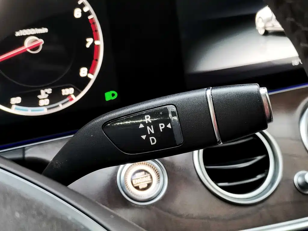 Mercedes-Benz E-Class 2016 — фото 20