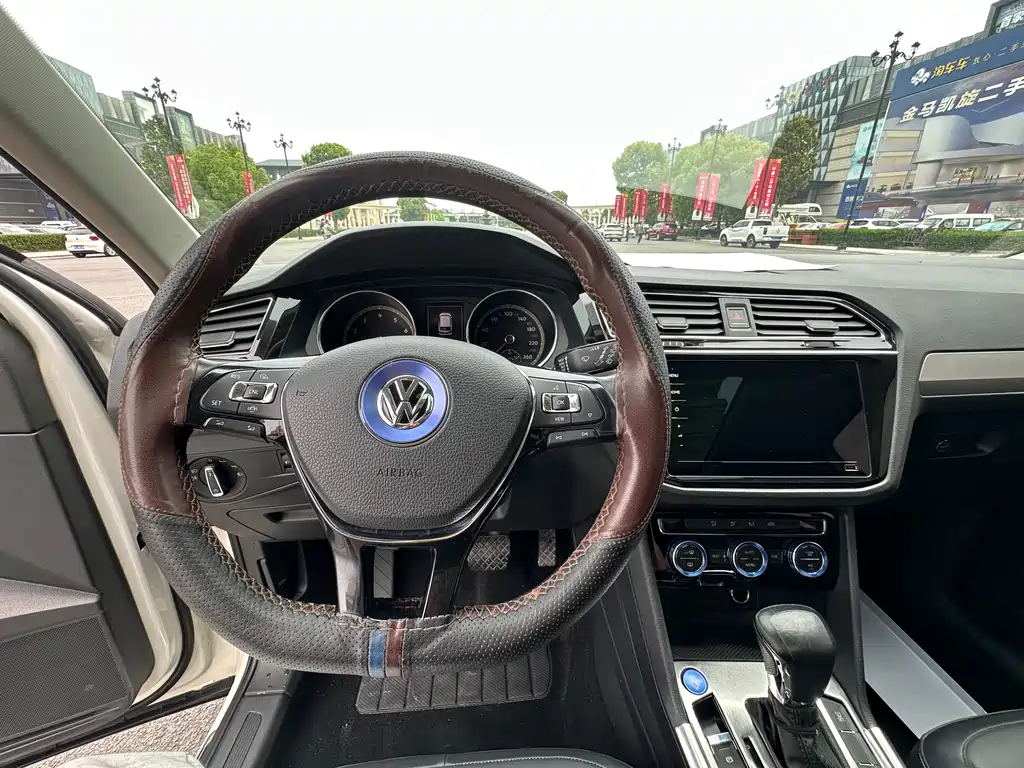 Volkswagen Tiguan L 2020 — фото 10