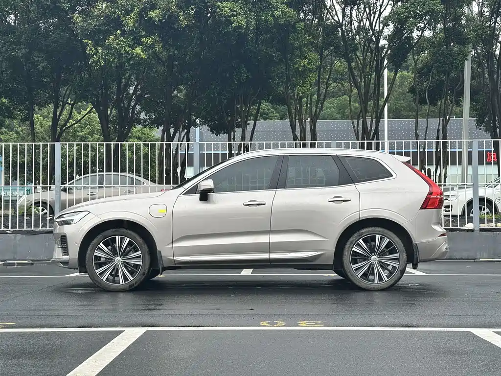 Volvo XC60 PHEV 2024 — фото 3