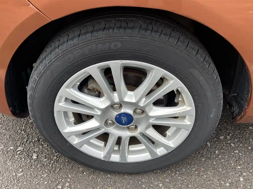 Ford Fiesta 2013 — фото 17