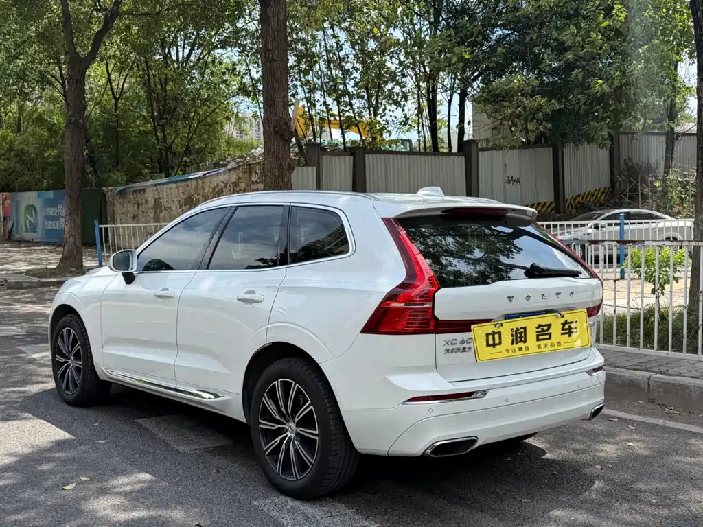 Volvo XC60 2021 — фото 10