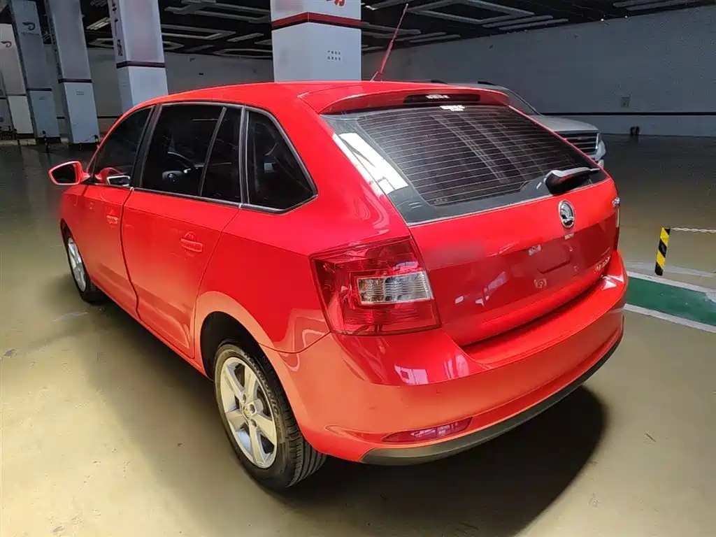 Skoda Rapid Spaceback 2017 — фото 5