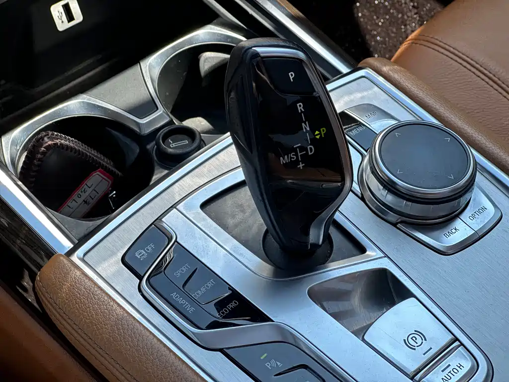 BMW 7 Series 2017 — фото 15