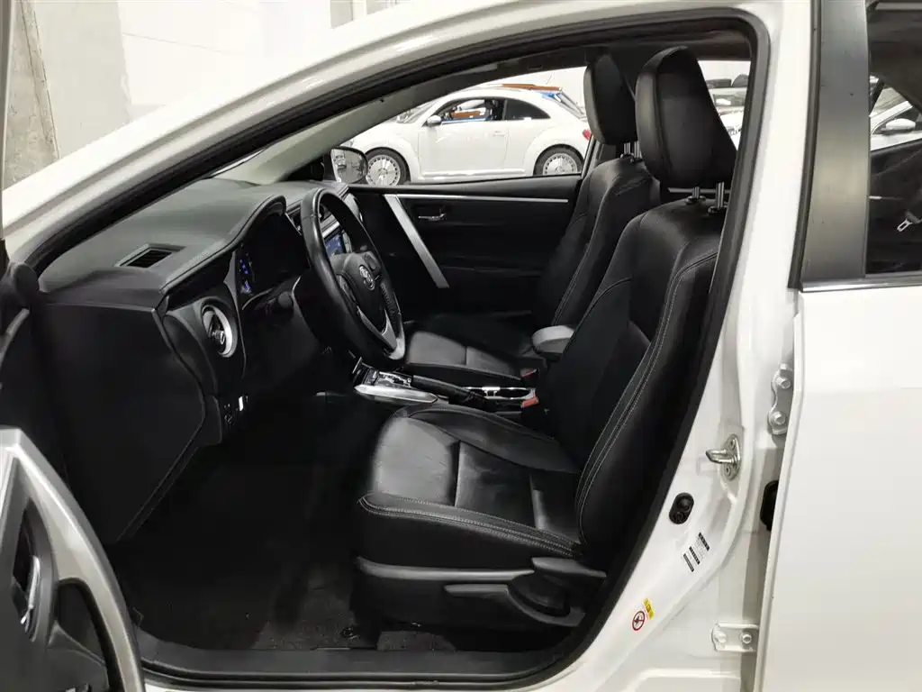 Toyota Corolla 2018 — фото 10