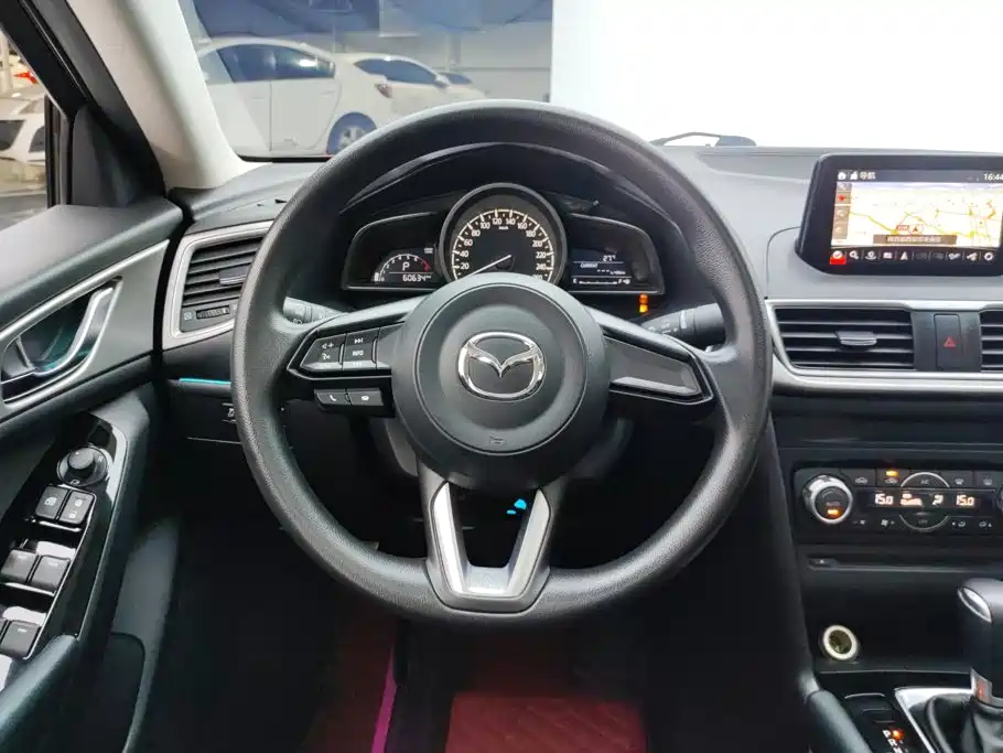 Mazda 3 Axela 2019 — фото 15