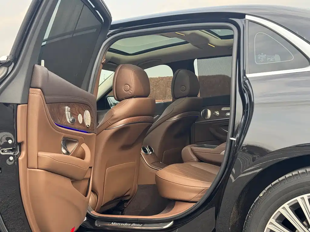 Mercedes-Benz E-Class 2022 — фото 12