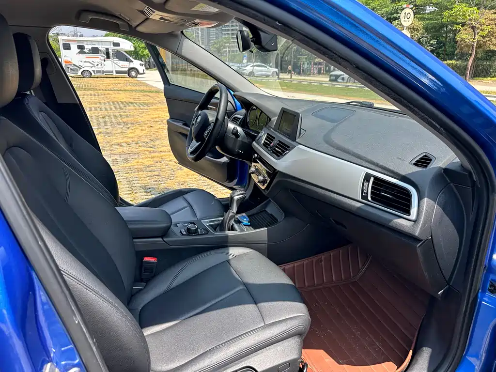 BMW 1 Series 2019 — фото 12