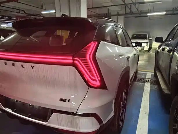 Geely Boyue L — фото 10