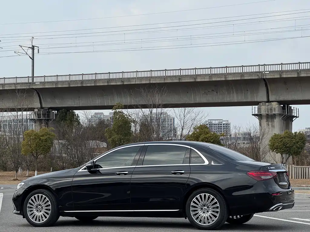 Mercedes-Benz E-Class 2022 — фото 19
