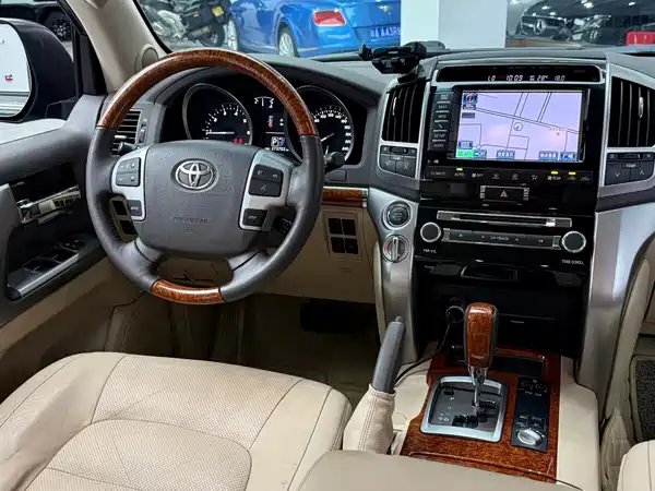 Toyota Land Cruiser 2012