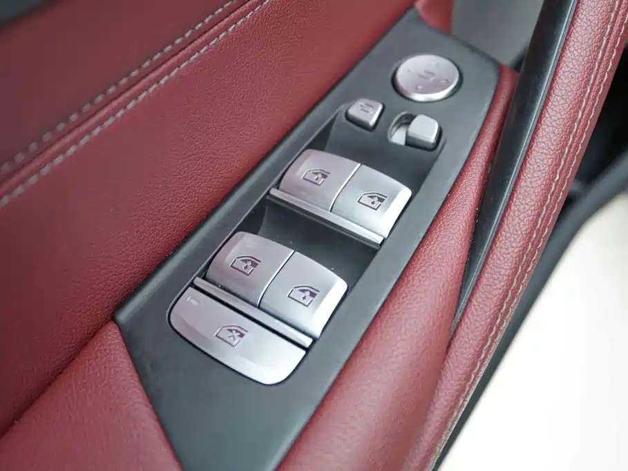 BMW 5 Series 2022 — фото 11