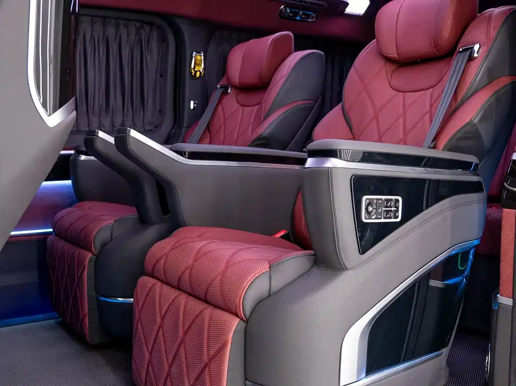 Toyota Hiace — фото 15
