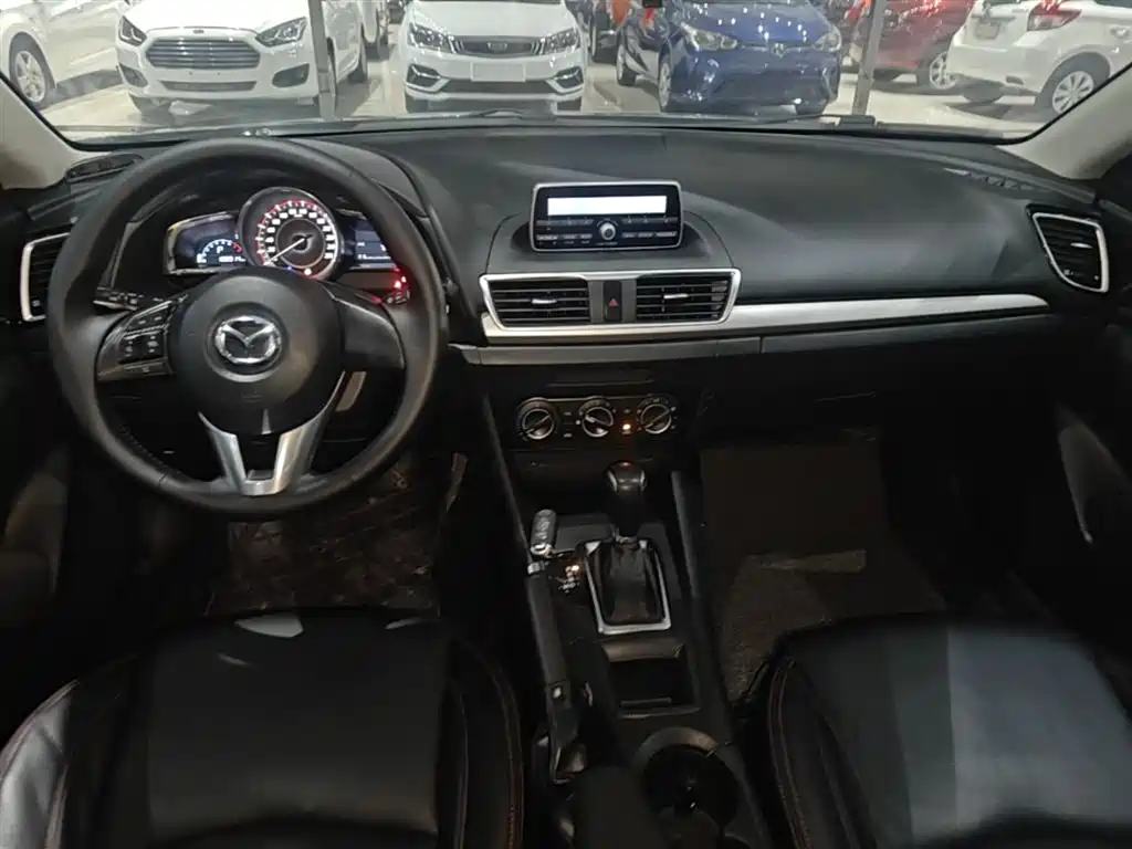 Mazda 3 Axela 2016 — фото 10