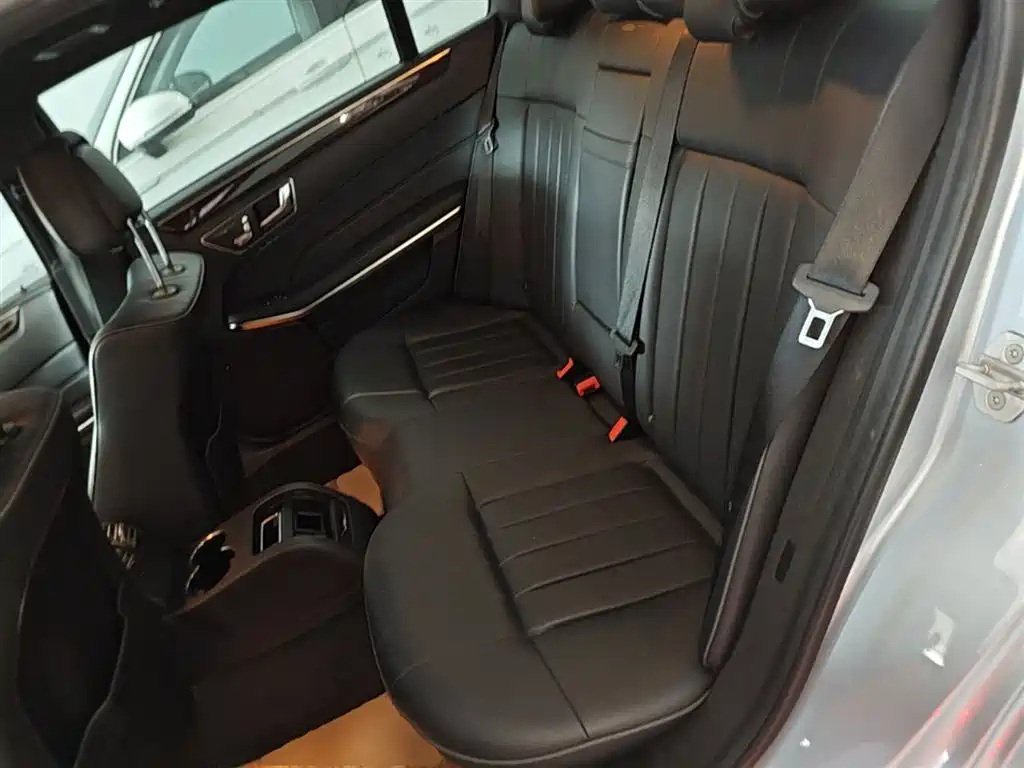 Mercedes-Benz E-Class 2015 — фото 17