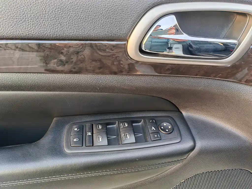 Jeep Grand Cherokee 2013 — фото 12