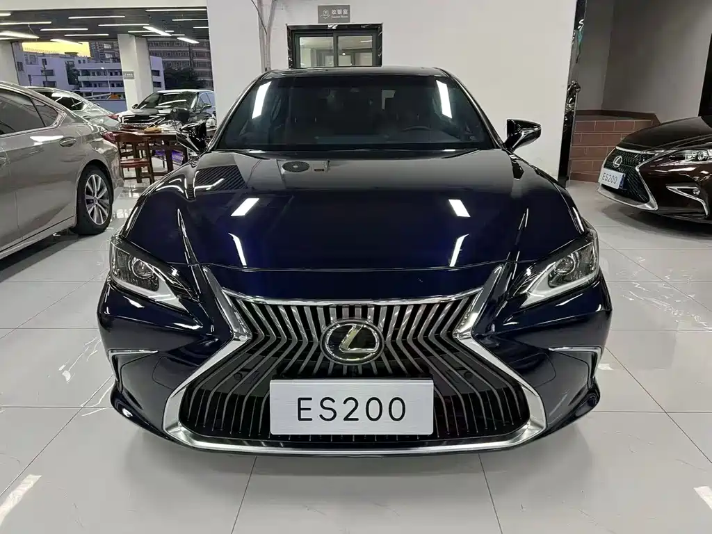 Lexus ES 2021