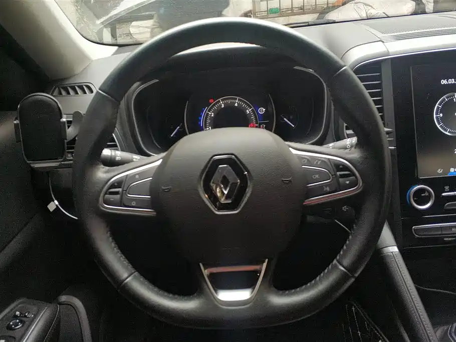 Renault Koleos 2017 — фото 15