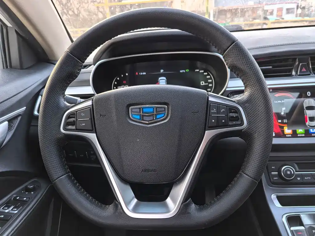 Geely Emgrand 2018 — фото 10