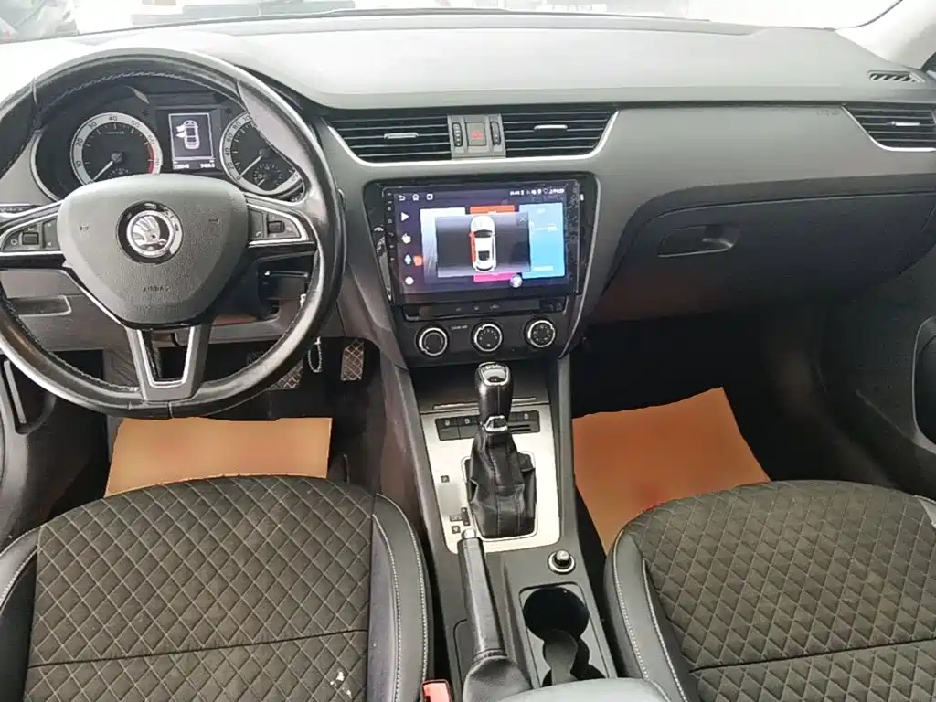 Skoda Octavia 2018 — фото 10