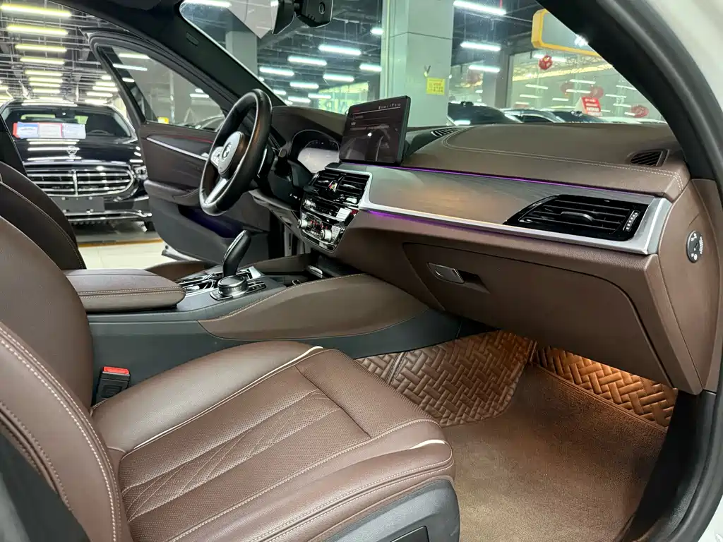 BMW 5 Series 2022 — фото 13