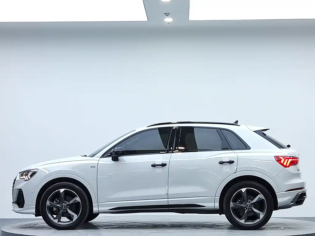 Audi Q3 2022 — фото 4