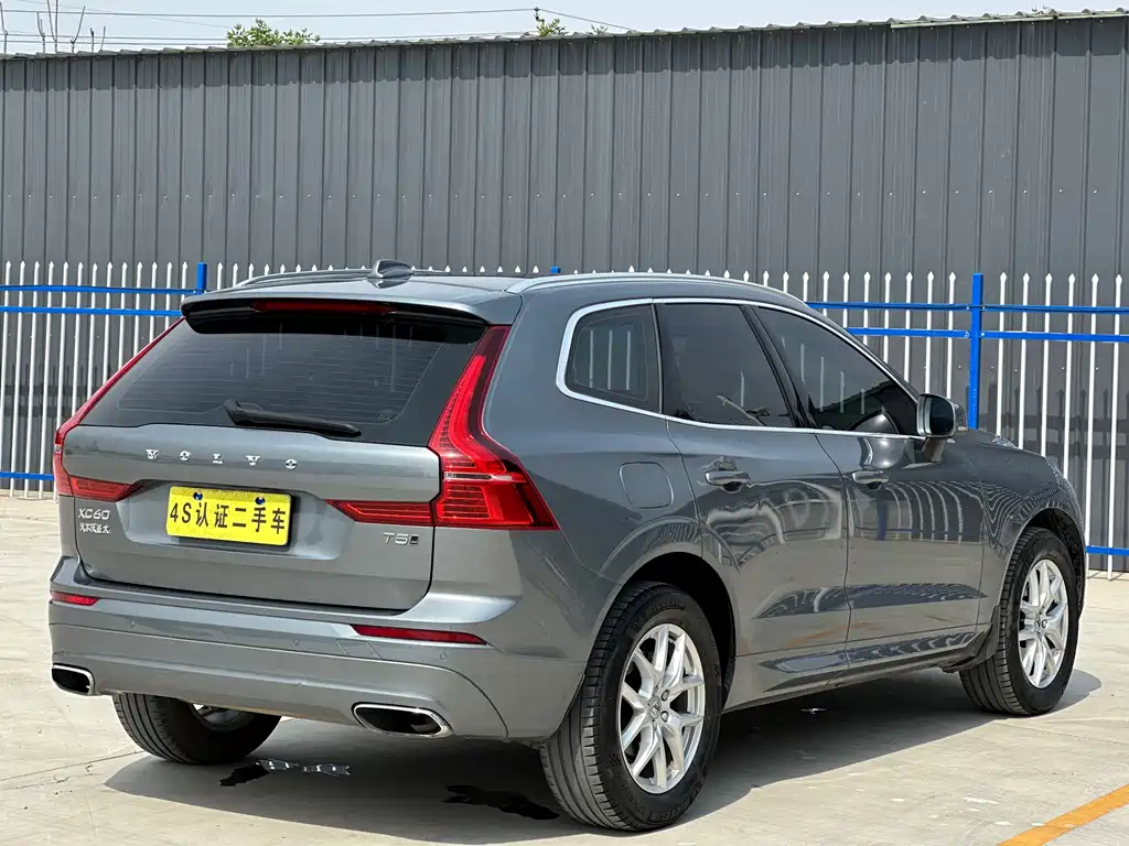 Volvo XC60 2018 — фото 20