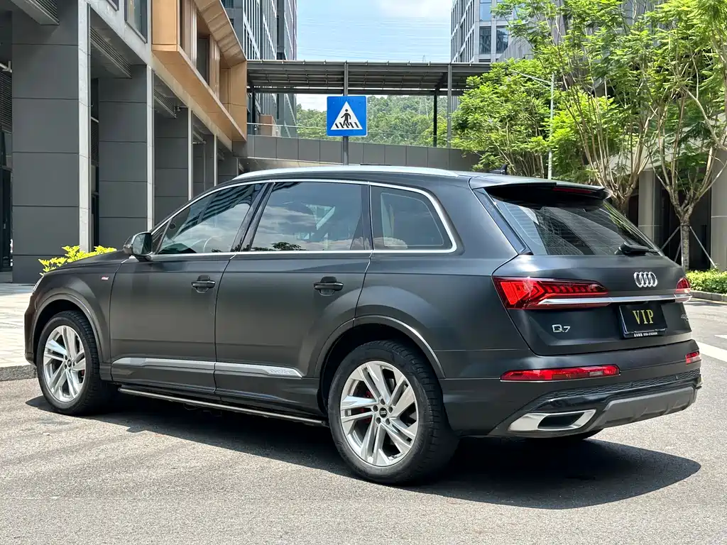 Audi Q7 2021 — фото 6