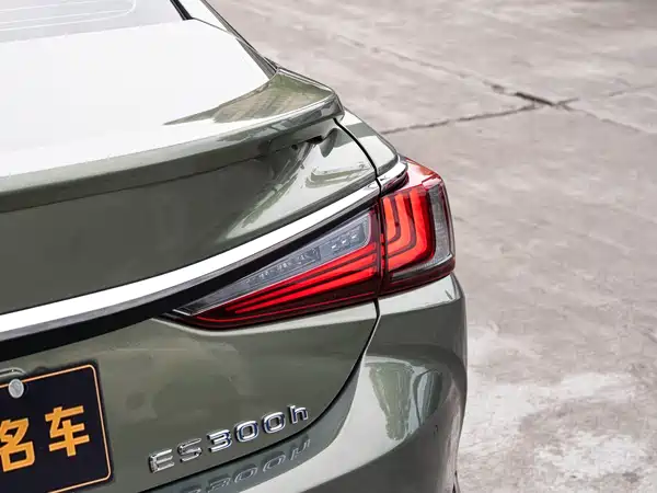 Lexus ES 2022