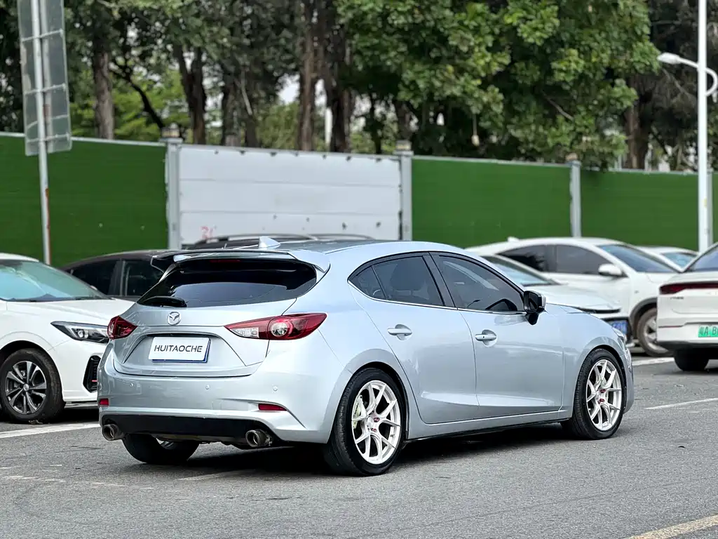 Mazda 3 Axela 2018 — фото 12