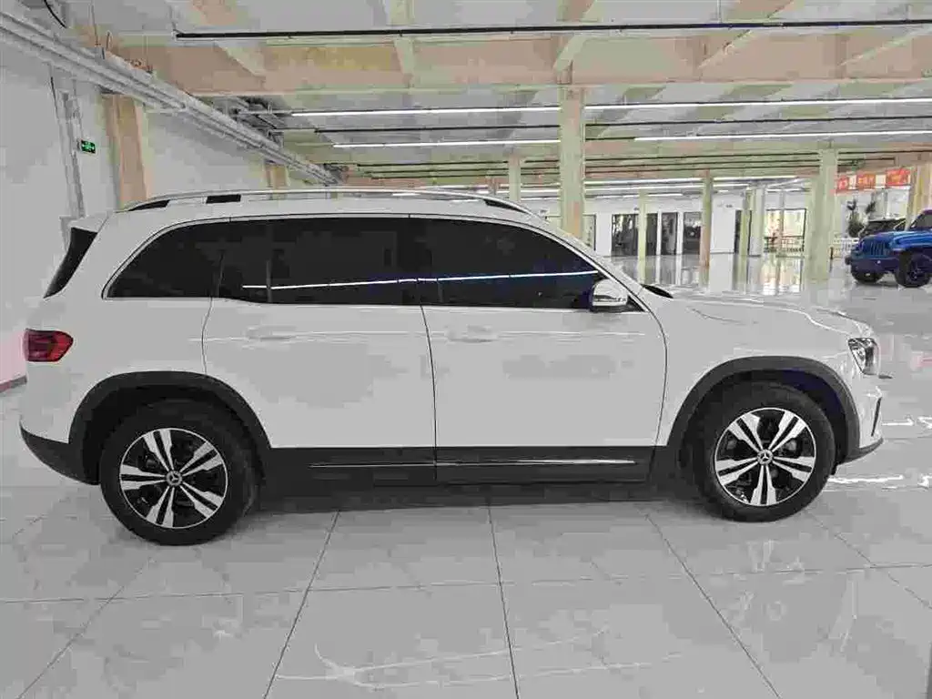 Mercedes-Benz GLB 2024 — фото 3