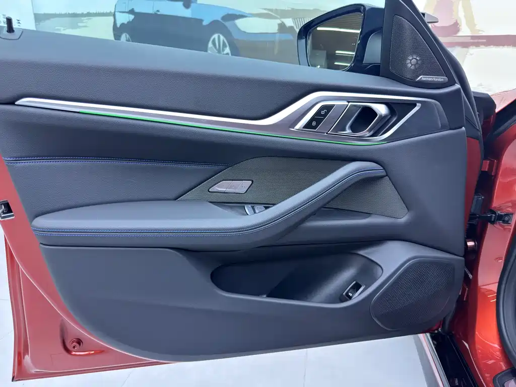 BMW i4 M 2025 — фото 10