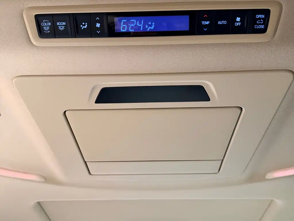 Toyota Alphard 2021 — фото 12