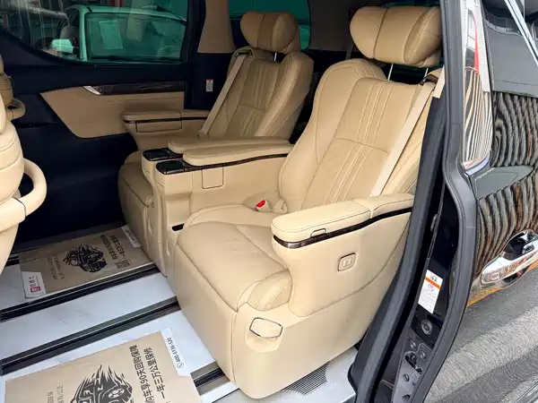 Toyota Alphard 2021
