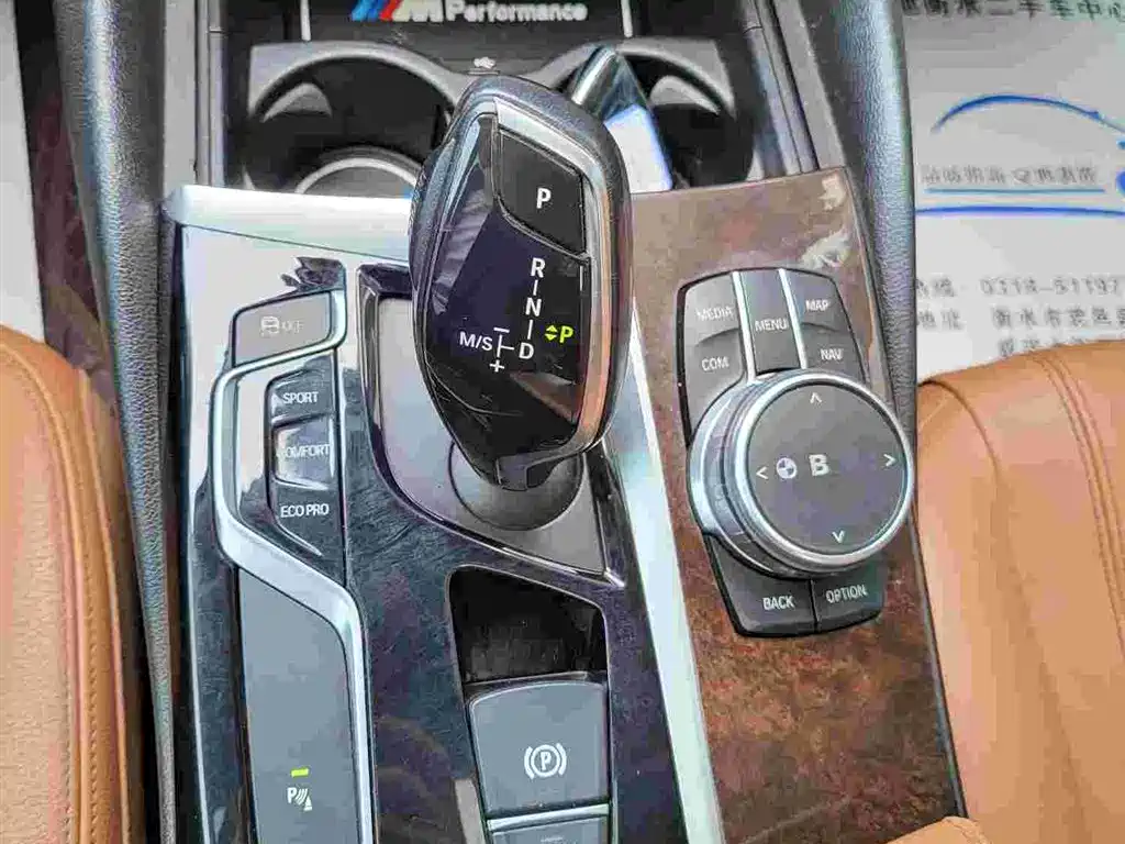BMW 5 Series 2018 — фото 11
