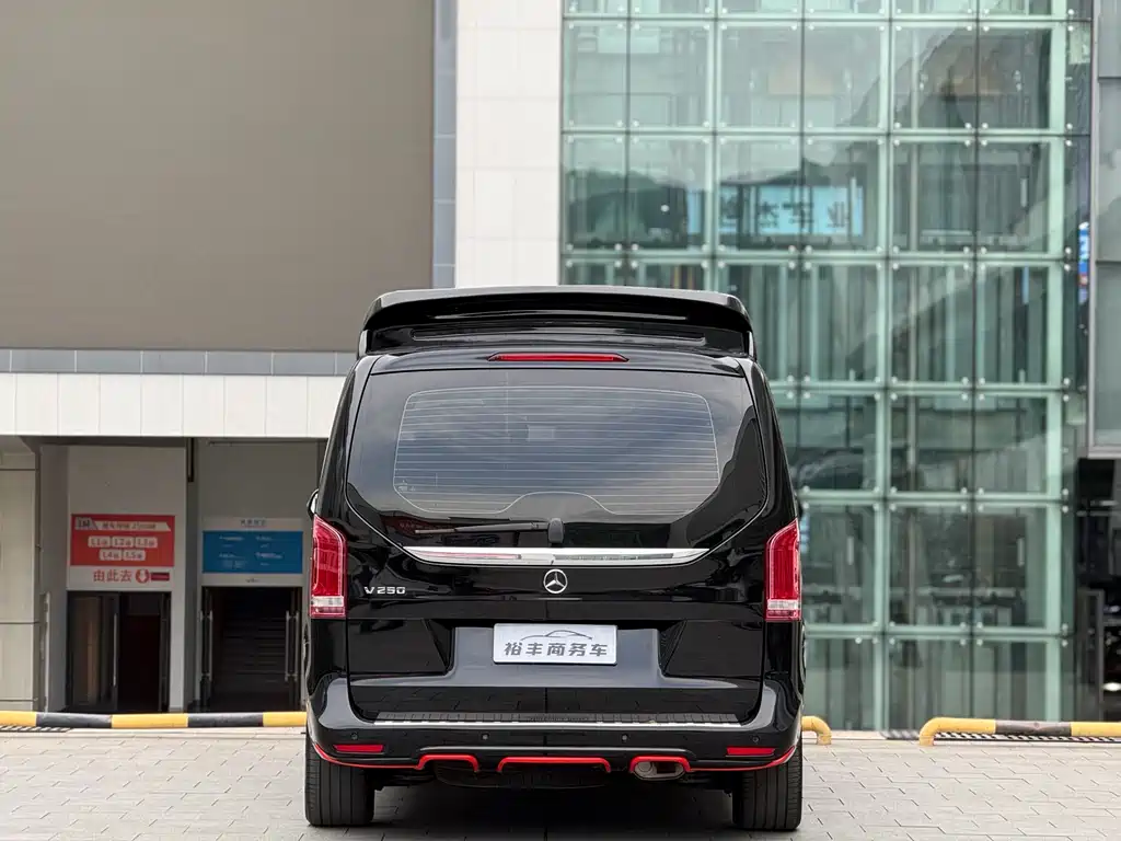 Mercedes-Benz V-Class 2019 — фото 18