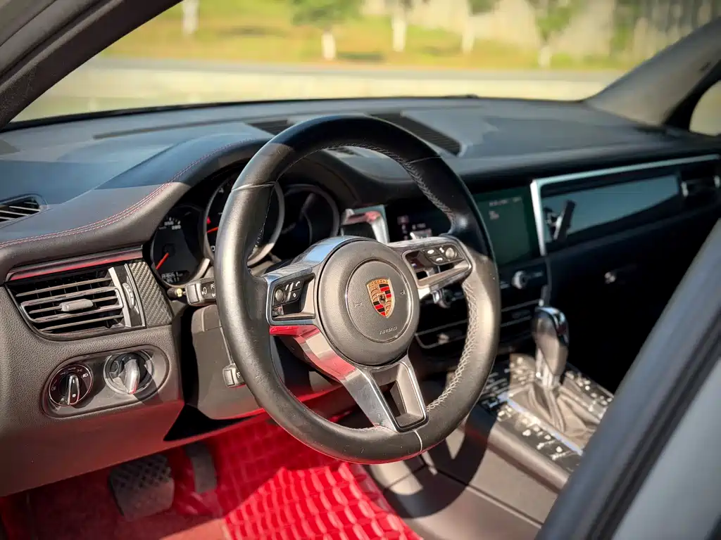 Porsche Macan 2019 — фото 13