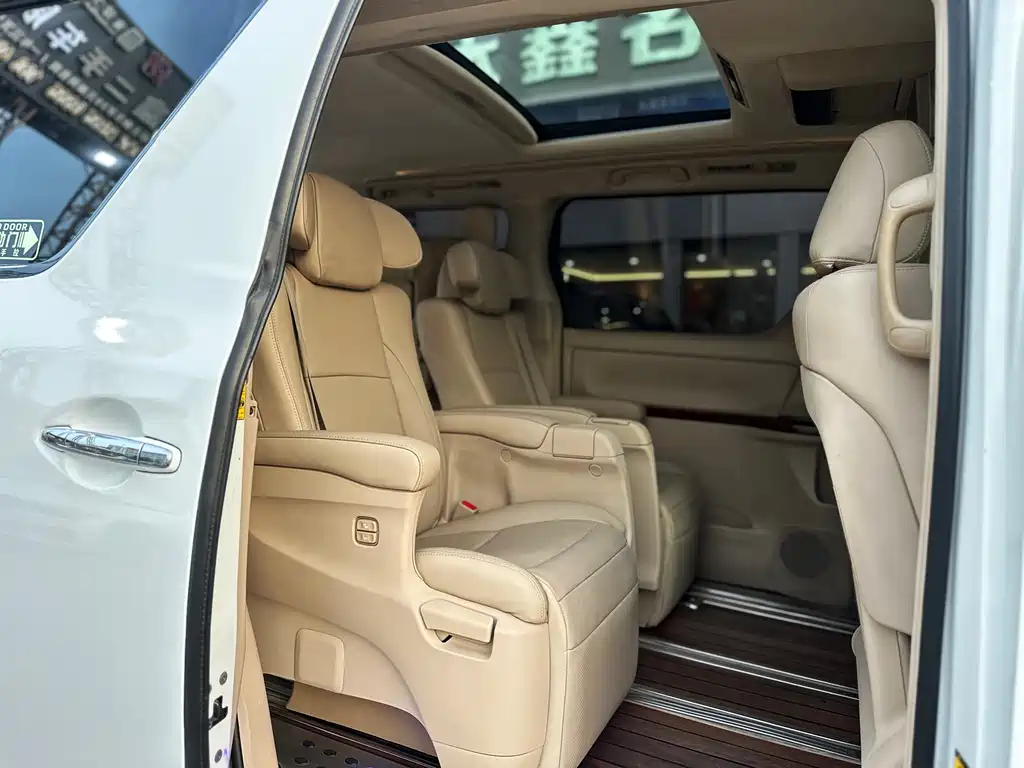 Toyota Alphard 2011 — фото 12