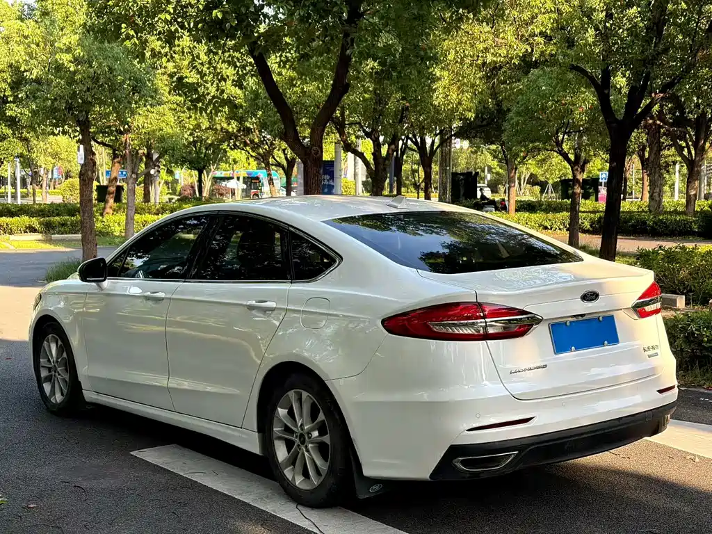 Ford Mondeo 2019 — фото 9
