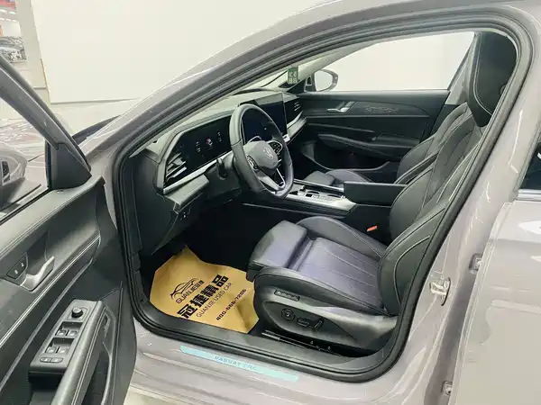Volkswagen Passat 2025