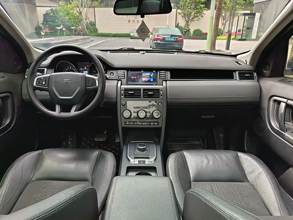 Land Rover Discovery Sport 2017 — фото 7
