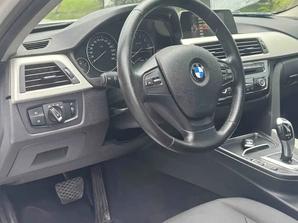 BMW 3 Series 2016 — фото 10