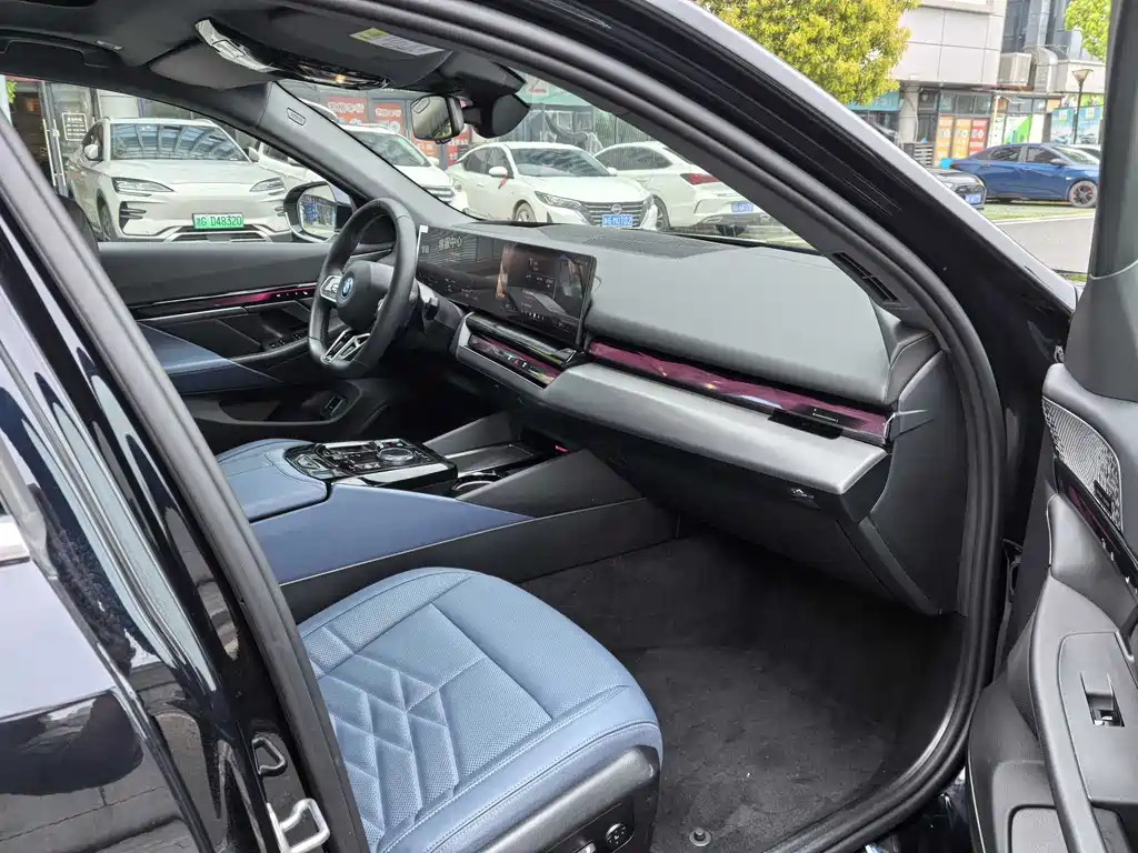 BMW i5 2025 — фото 10