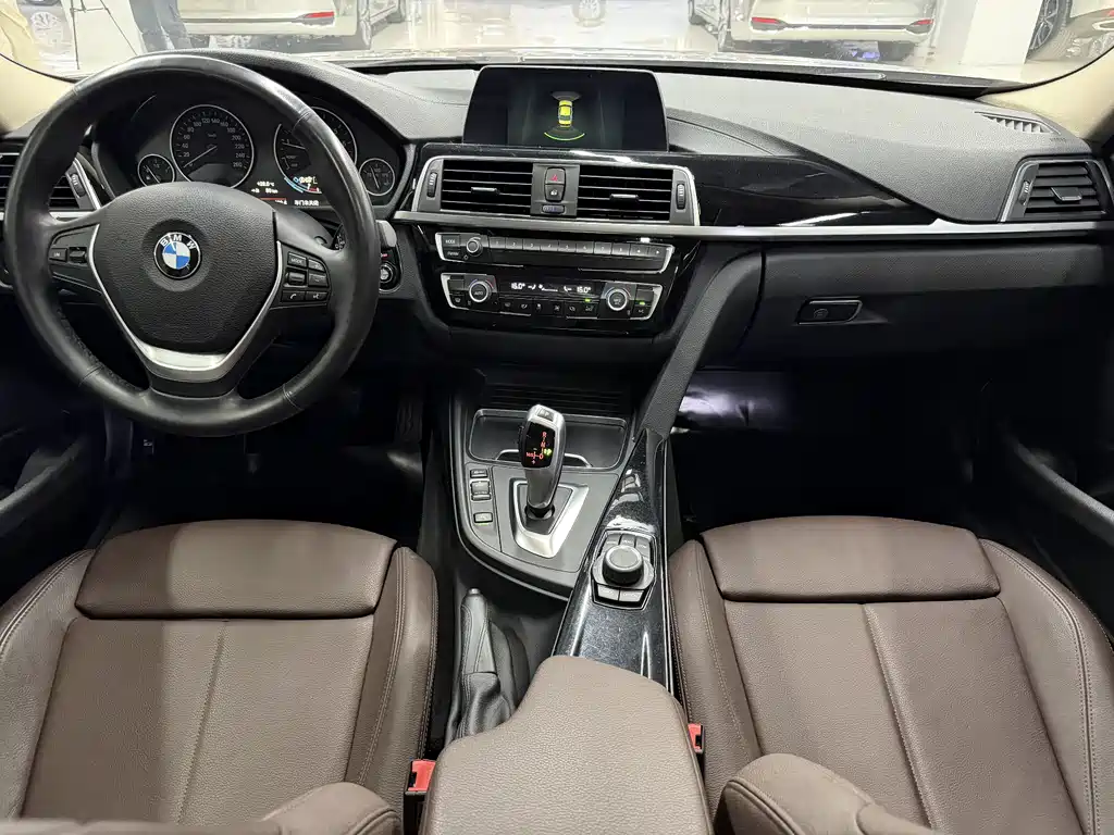 BMW 3 Series 2018 — фото 10