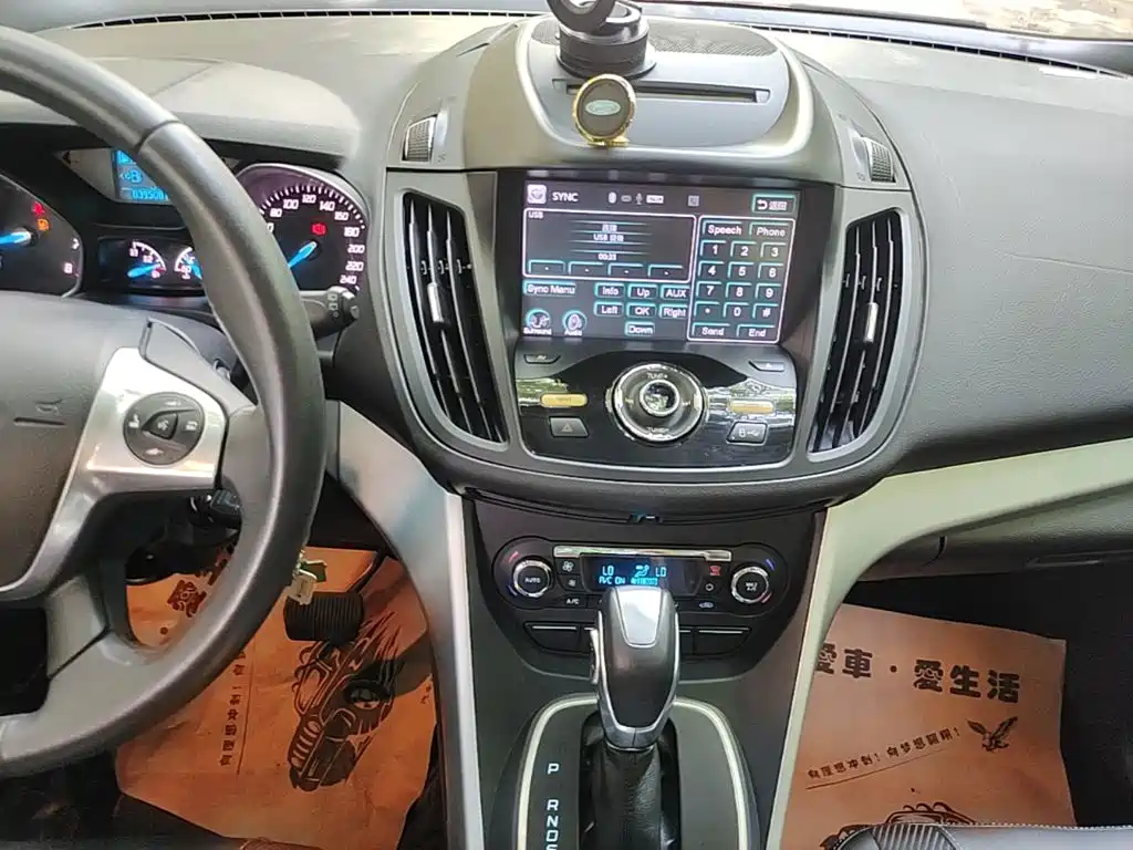 Ford Kuga 2015 — фото 13