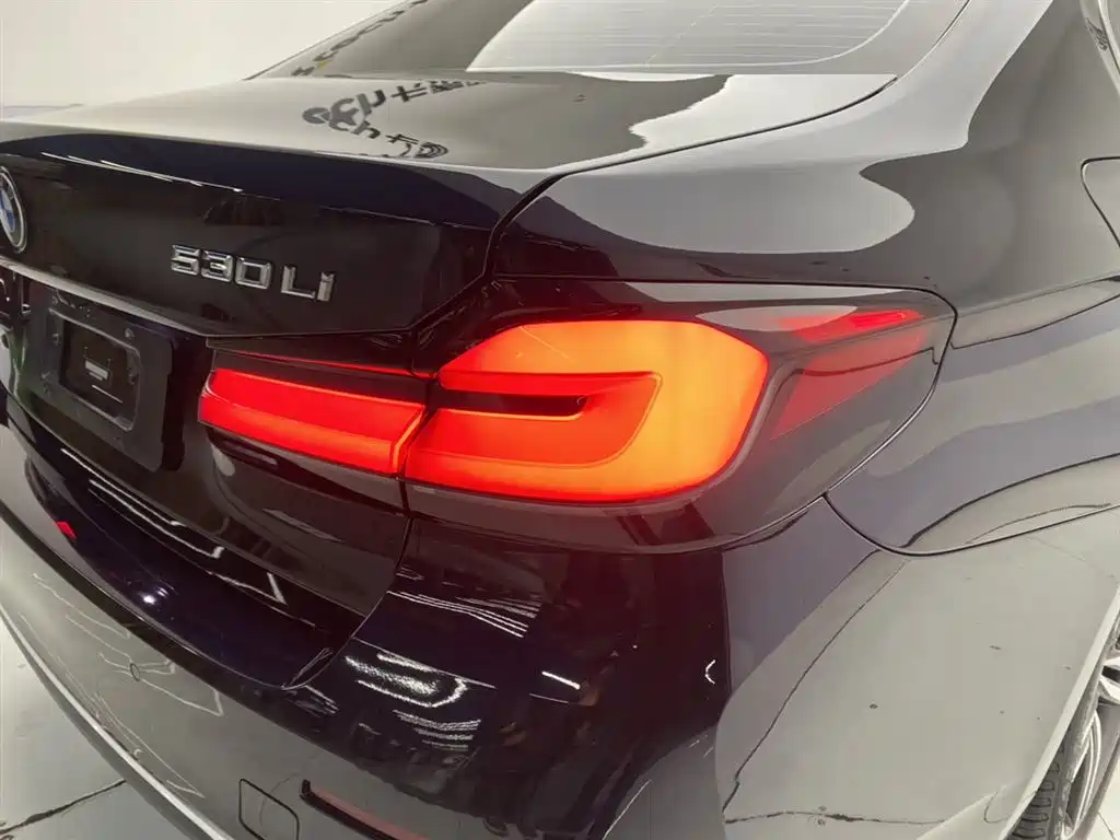 BMW 5 Series 2023 — фото 10
