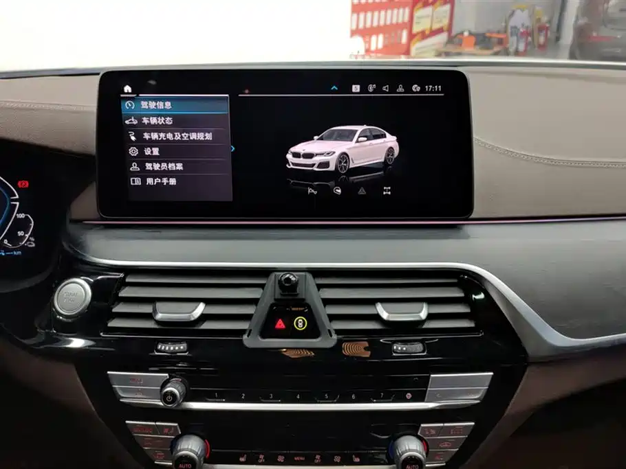 BMW 5 Series New Energy 2022 — фото 13