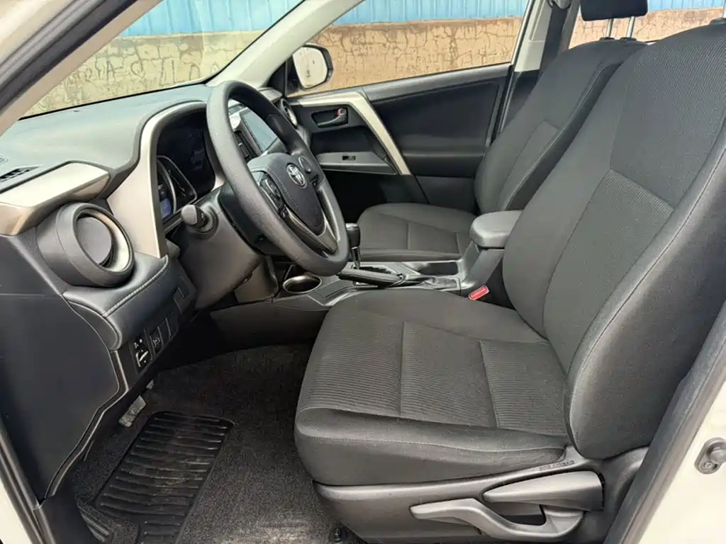 Toyota RAV4 2016 — фото 15