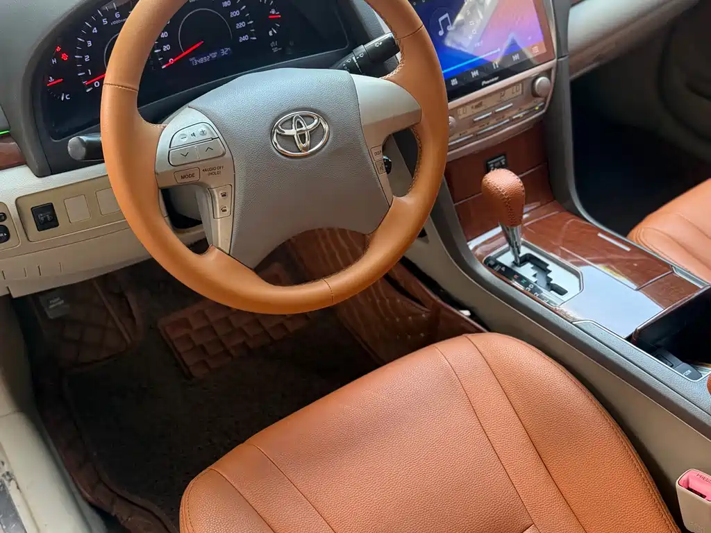 Toyota Camry 2014 — фото 10