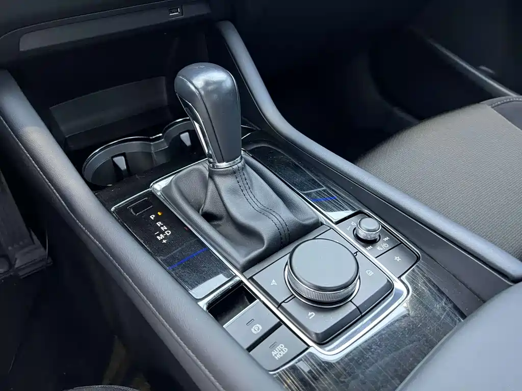 Mazda 3 Axela 2023 — фото 10